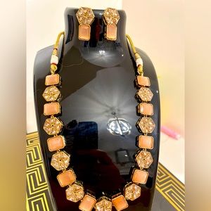 Pretty pink Quartz crystal necklace set with earrings gold plated